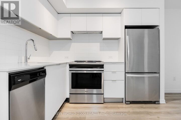 Property Photo:  101 Roehampton Avenue 2002  ON M4P 2W2 