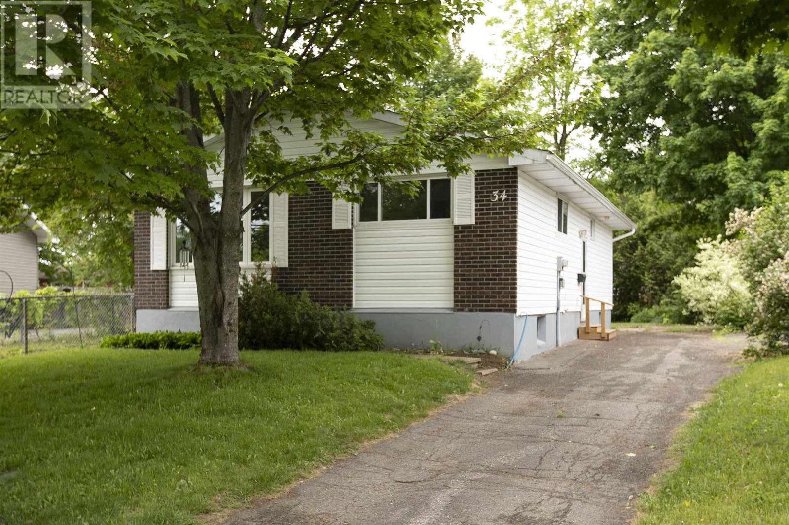 Property Photo: 34 Dauphin Dr ON P6A 5E8