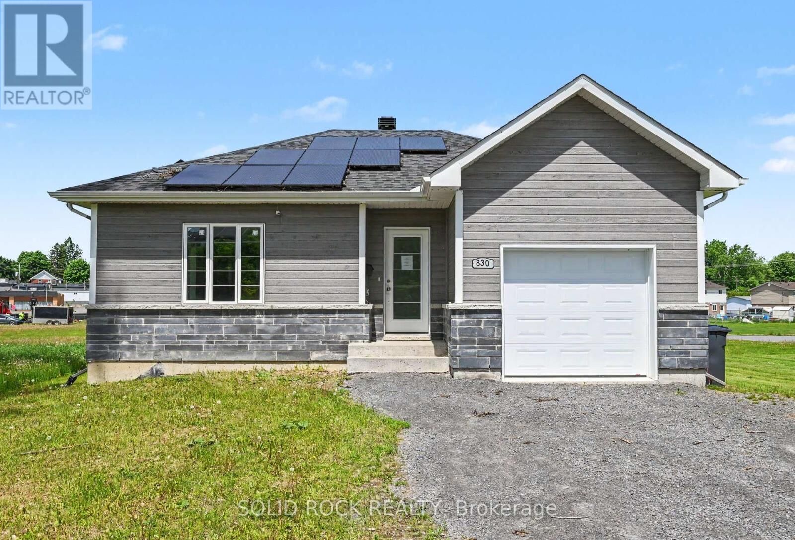 Property Photo:  830 Portelance Avenue  ON K6A 2Z4 