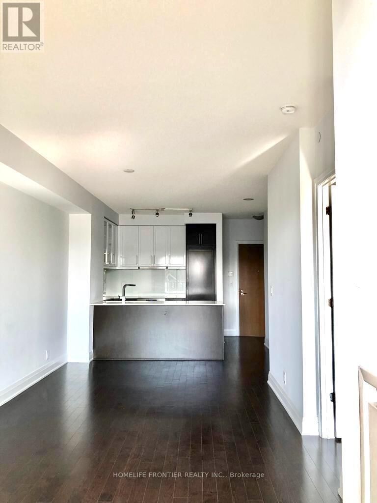 Property Photo: 21 Clairtrell Road 411 ON M2N 0G8