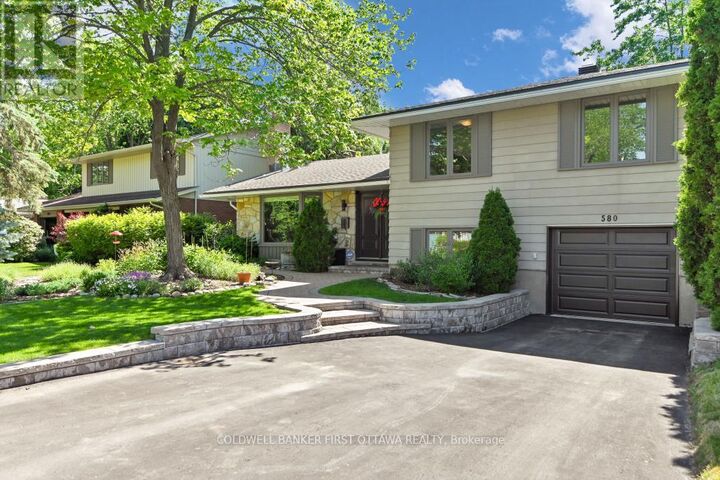 Property Photo: 580 Duff Crescent ON K1J 7C5