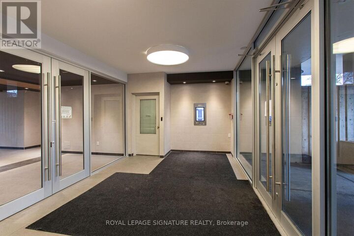 Property Photo:  666 Spadina Avenue 2003  ON M5S 2H8 