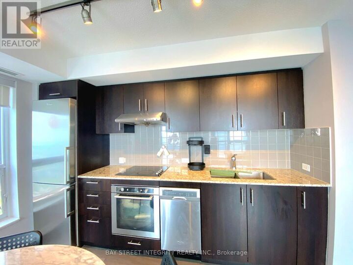 Property Photo:  255 Village Green Square 2203  ON M1S 0L7 