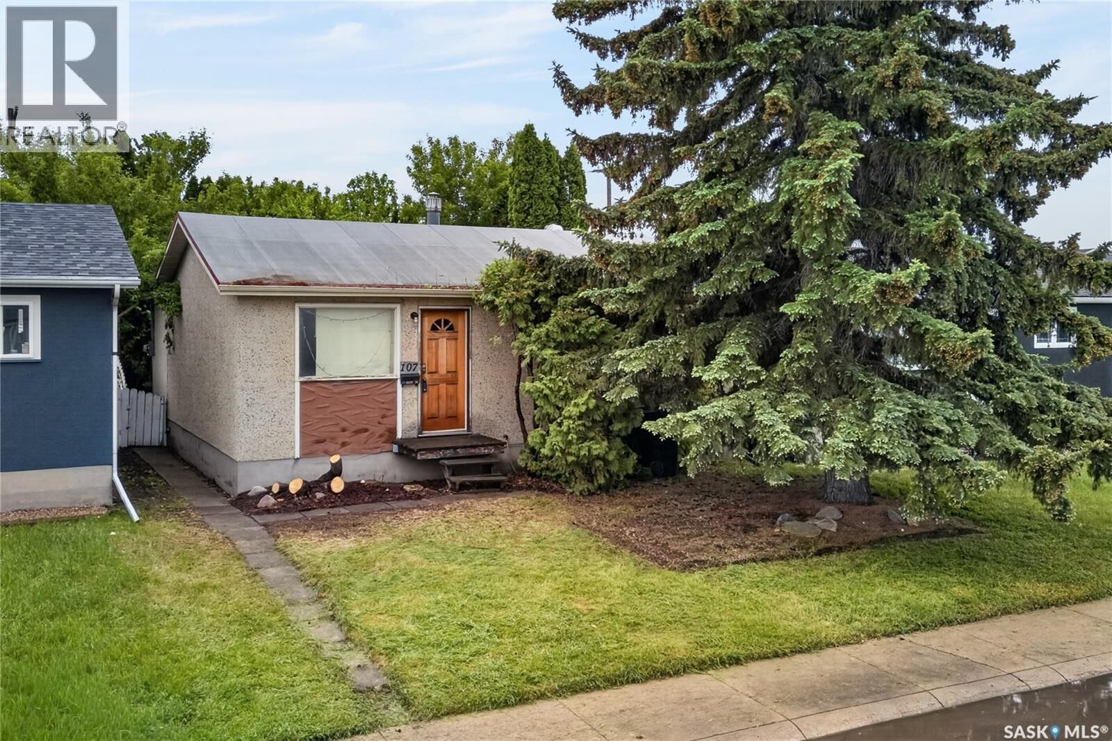 Property Photo:  107 Grant Street  SK S7N 2A2 