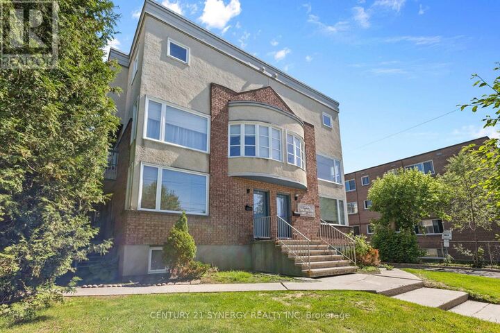 Property Photo: 1204 Shillington Avenue 8 ON K1Z 7Z4
