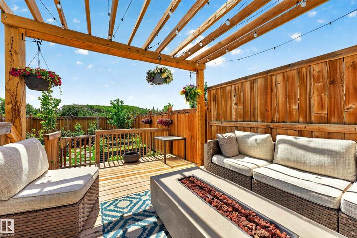 Property Photo:  20507 128 Avenue NW  AB T5S 0L8 