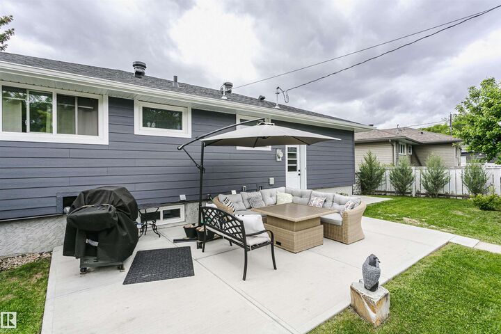 Property Photo:  8628 64 Avenue NW  AB T6E 0H5 