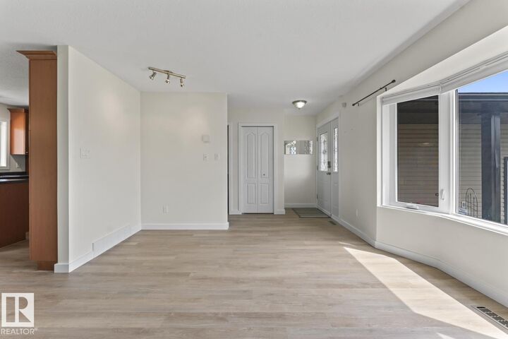 Property Photo:  3814 54 Avenue  AB T9M 2B1 