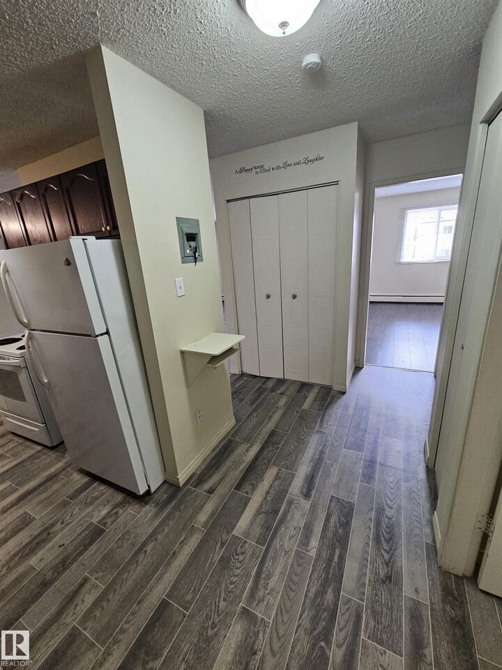 Property Photo: 10615 110 Street NW 401 AB T5H 3C7