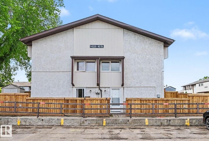 Property Photo: 14225 82 Street NW 8 AB T5E 2V7
