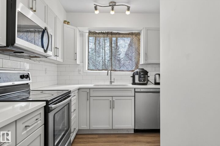 Property Photo:  7604 29 Avenue NW  AB T6K 3Z2 