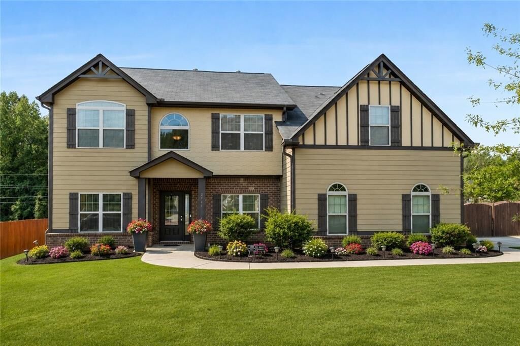 Property Photo:  2748 Village Park Drive E  GA 30294 
