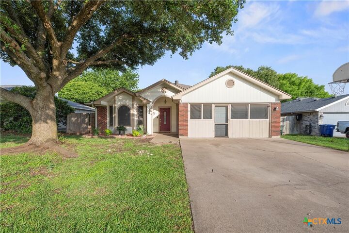 Property Photo: 307 Wagontrain Circle TX 76522