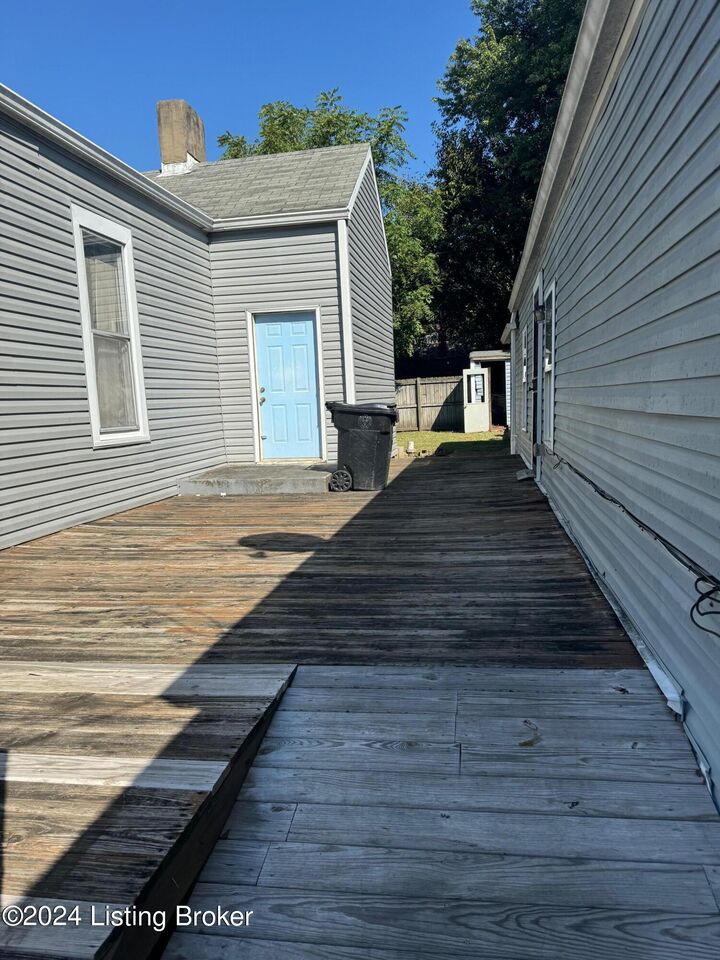 Property Photo: 1813 Owen St KY 40203
