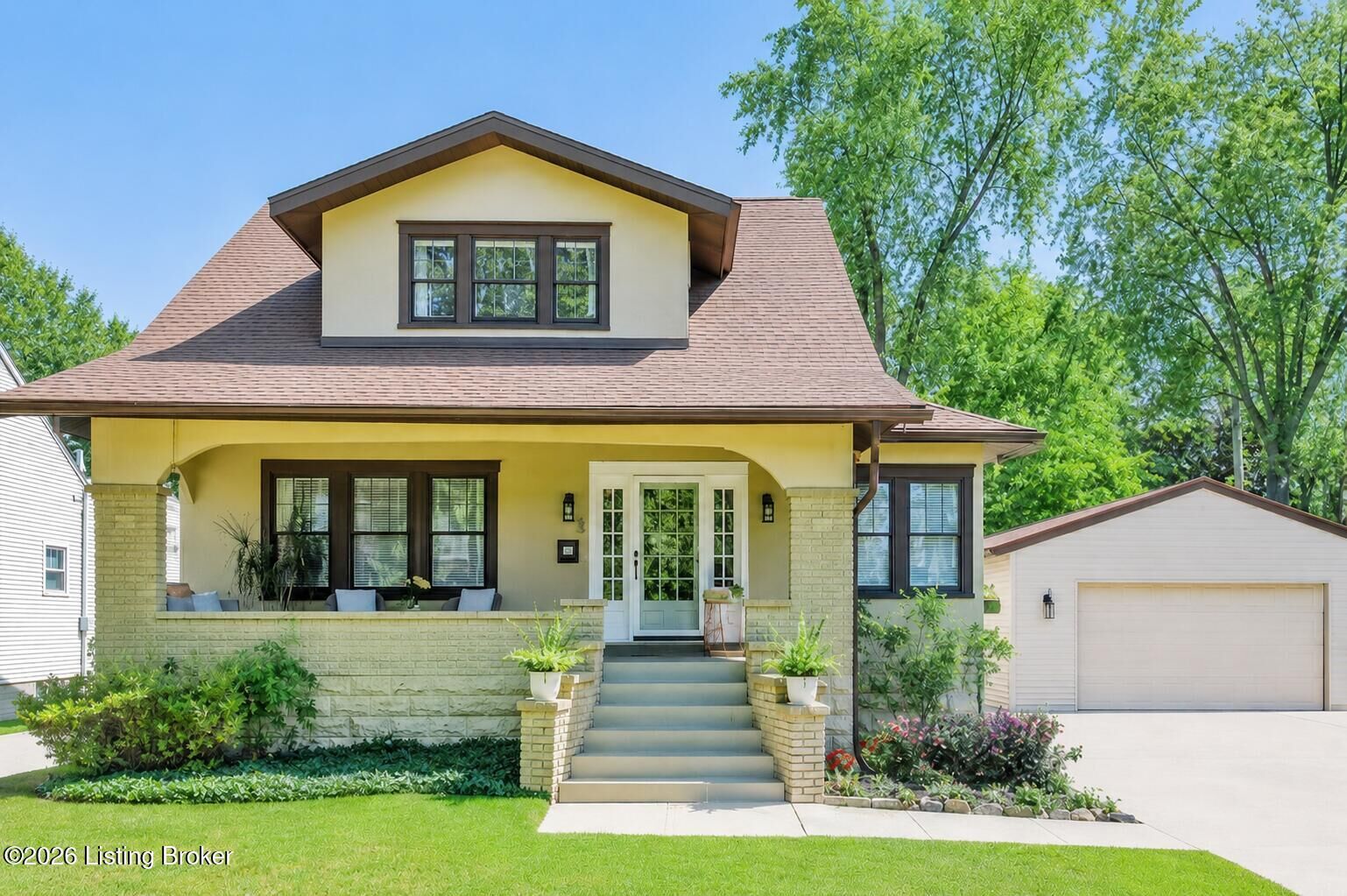 Property Photo: 1424 Cardinal Dr KY 40213