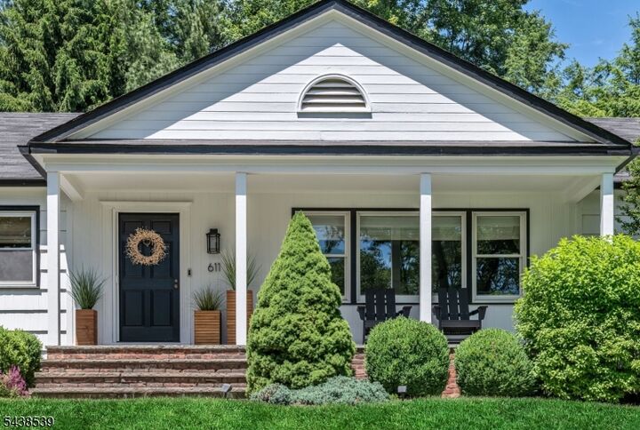 Property Photo:  611 Wishing Well Rd  NJ 07481 