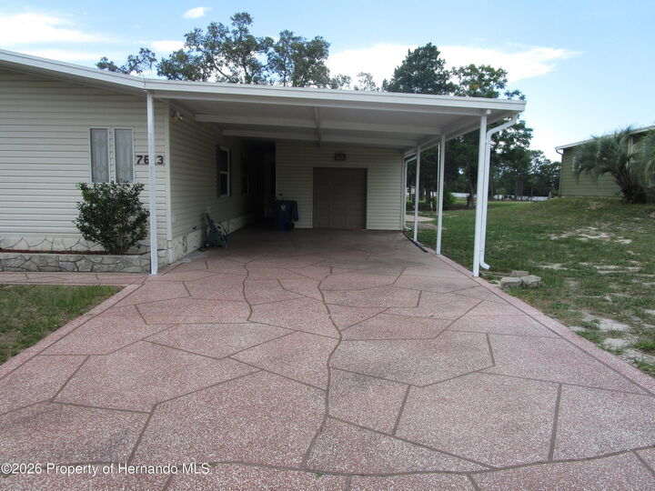 Property Photo: 7613 Moriah Avenue 6 FL 34613