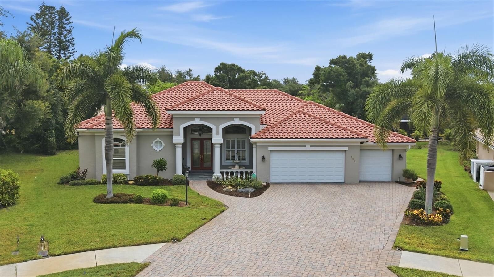 Property Photo: 597 Aston Woods Court FL 34293
