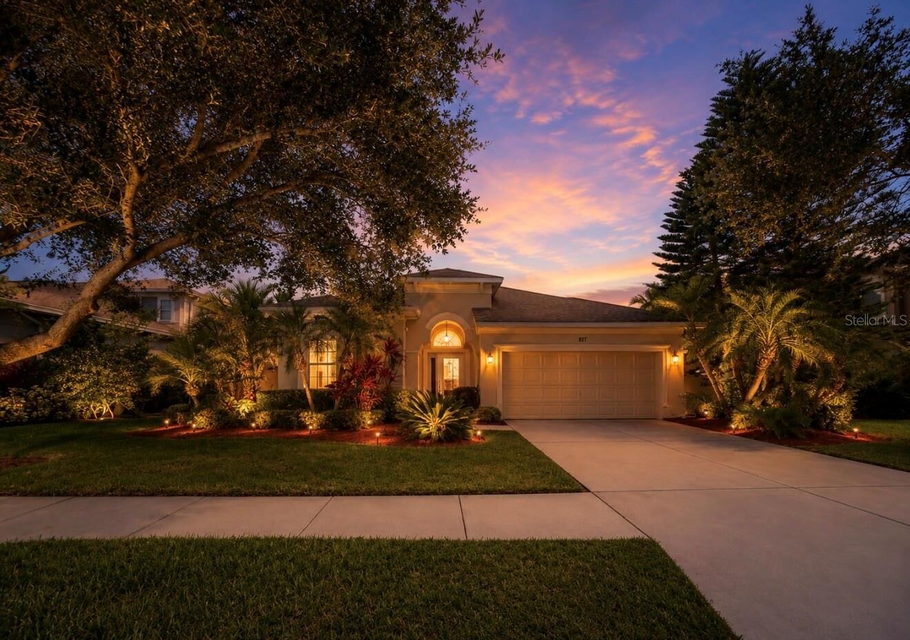 Property Photo:  827 Seminole Sky Drive  FL 33570 