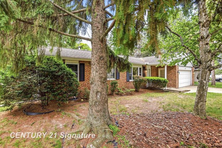 Property Photo:  2380 E Gatesboro Drive  MI 48603 