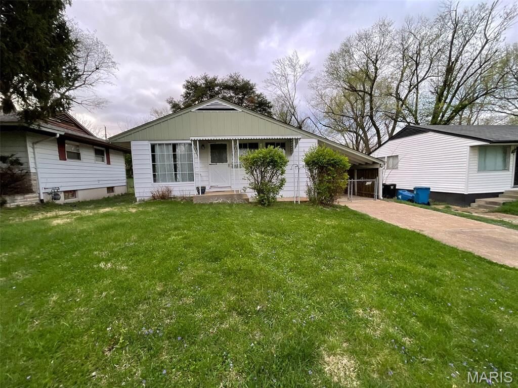 Property Photo:  204 Roderick Drive  MO 63137 