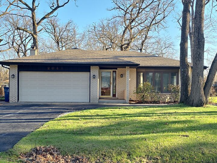 Property Photo: 2041 E Gaisor Drive IL 60417