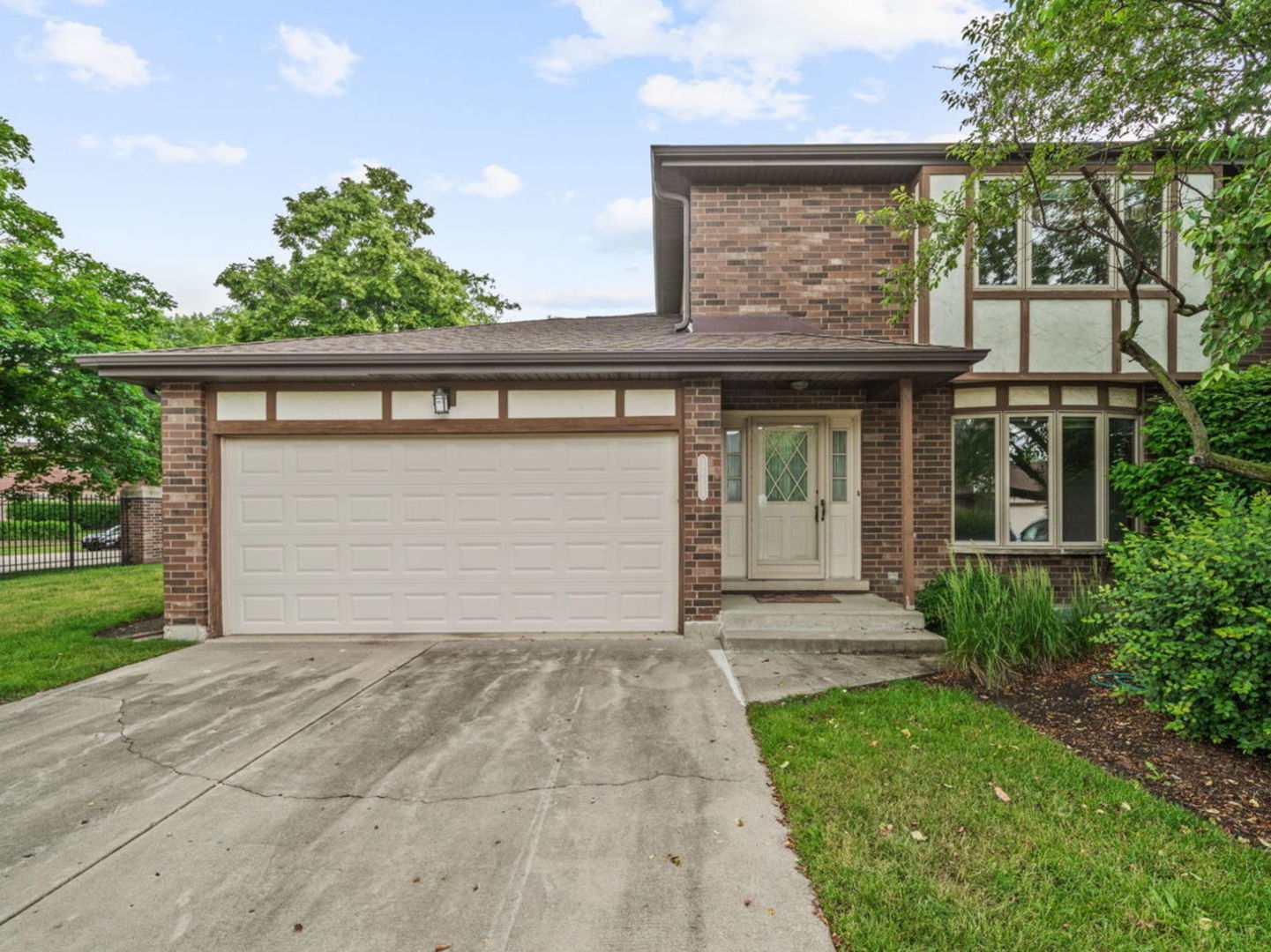 Property Photo: 1775 Lakeview Drive A IL 60090