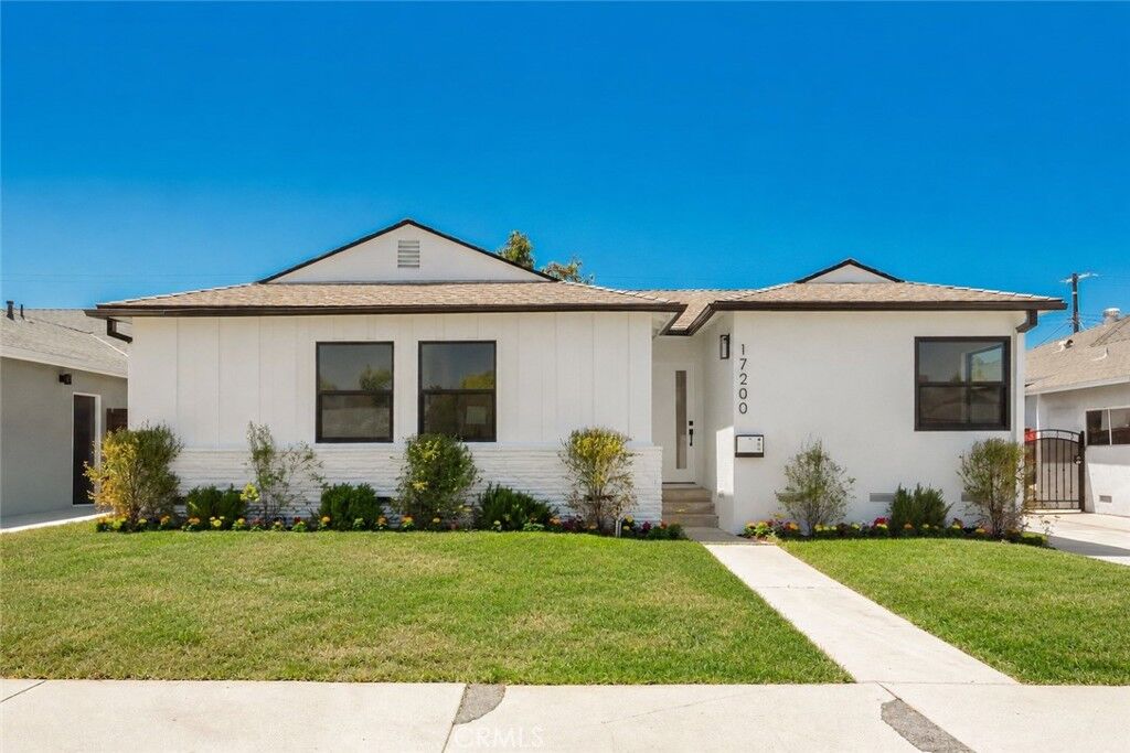 Property Photo:  17200 Lanark Street  CA 91406 
