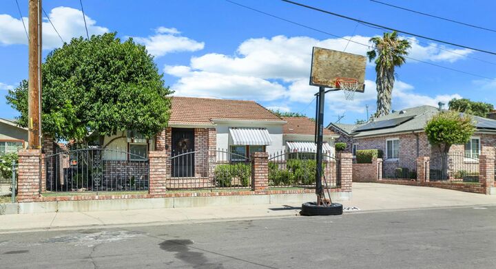 Property Photo:  1004 S Shasta Avenue  CA 95205 