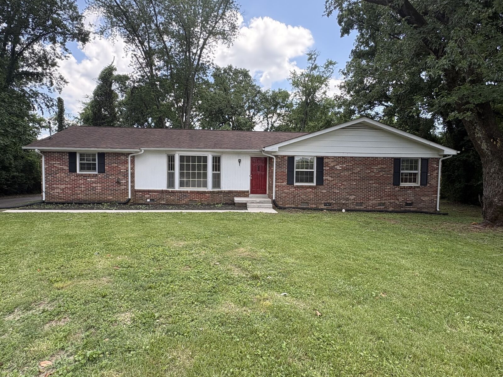 Property Photo: 1214 Glaze Ct TN 37130