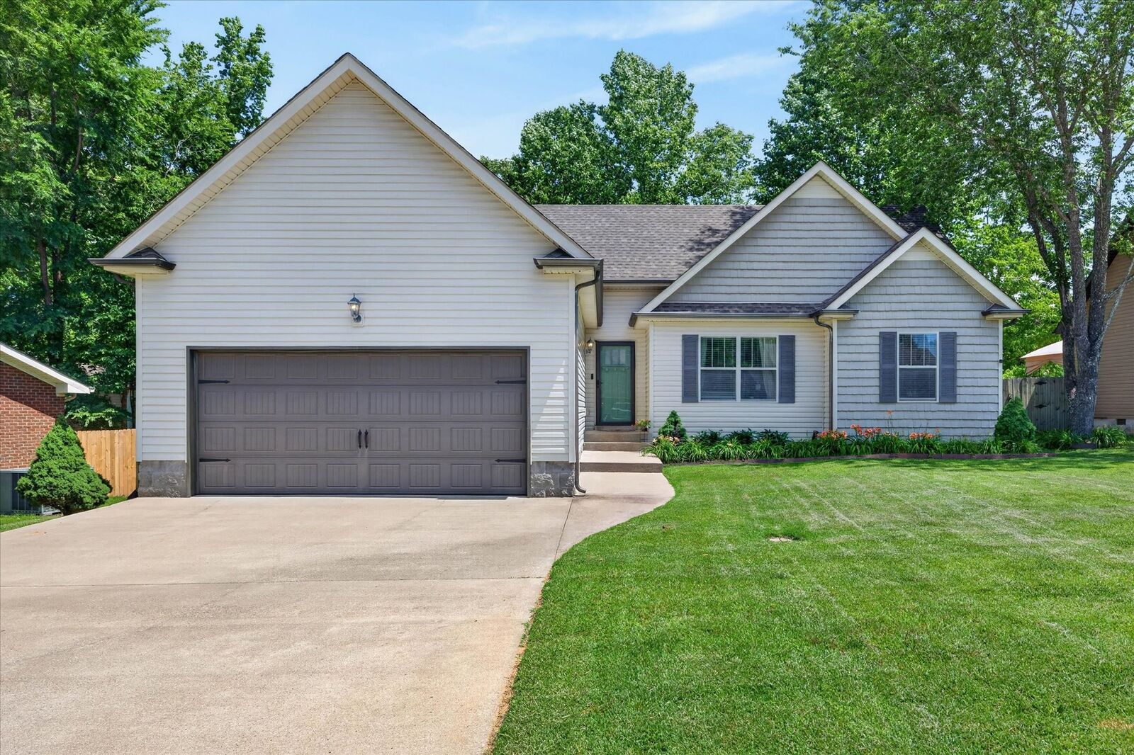 Property Photo: 2852 Kettle Ct TN 37043