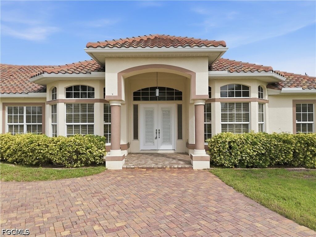 Property Photo:  3622 Oasis Boulevard  FL 33914 