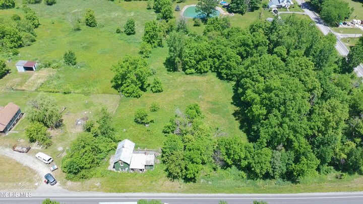 Property Photo: 1827 US Highway 20 OH 43518