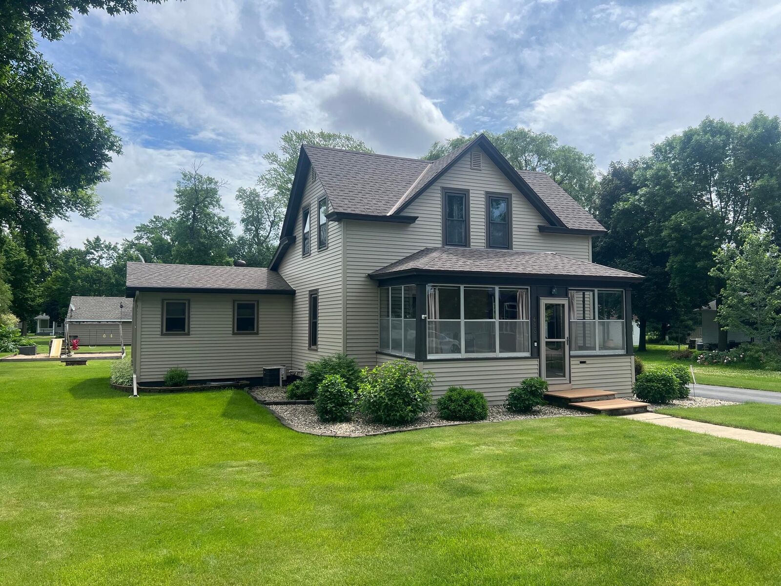 Property Photo:  413 S Swift Avenue  MN 55355 