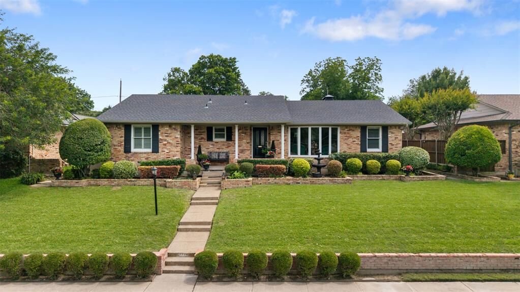Property Photo: 9124 Vinewood Drive TX 75228