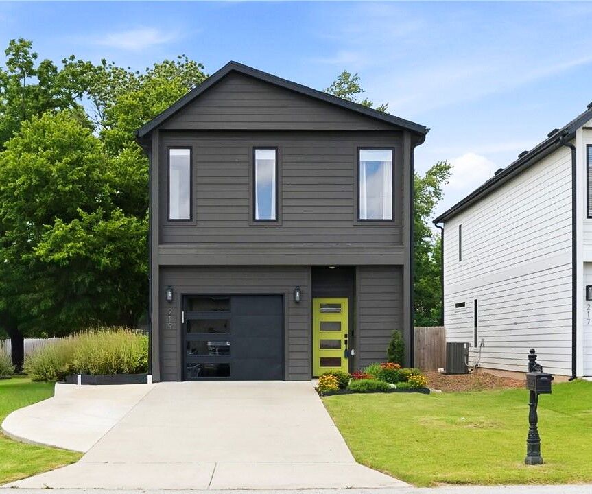 Property Photo:  219 W Birch Street  AR 72756 