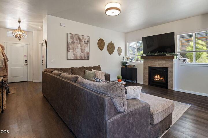 Property Photo:  968 NE Paula Drive  OR 97701 