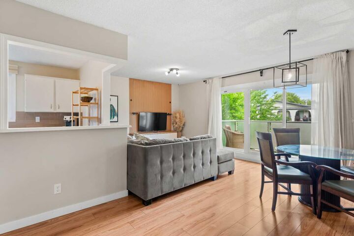 Property Photo:  2530 16A Street NW  AB T2M 3R4 