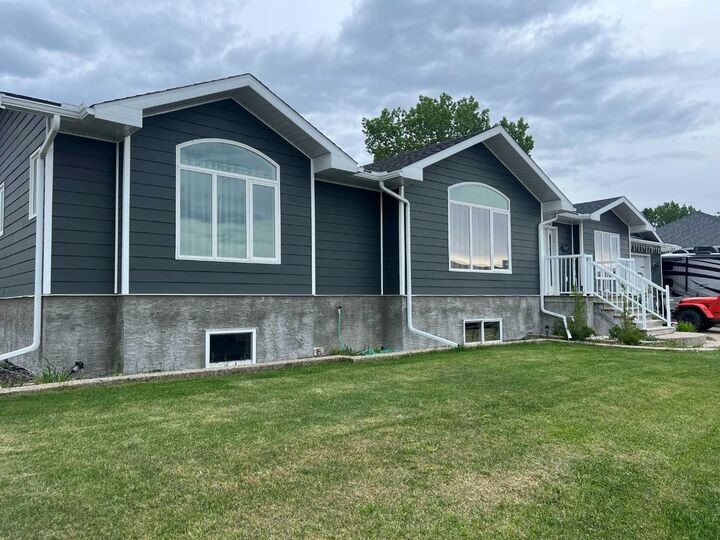 807 8A Avenue — photo 1