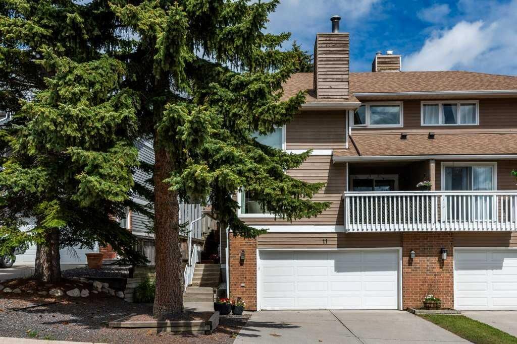 Property Photo:  11 Stradwick Place SW  AB T3H 1T3 