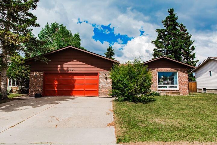 Property Photo: 9804 77 Avenue AB T8V 3Y9