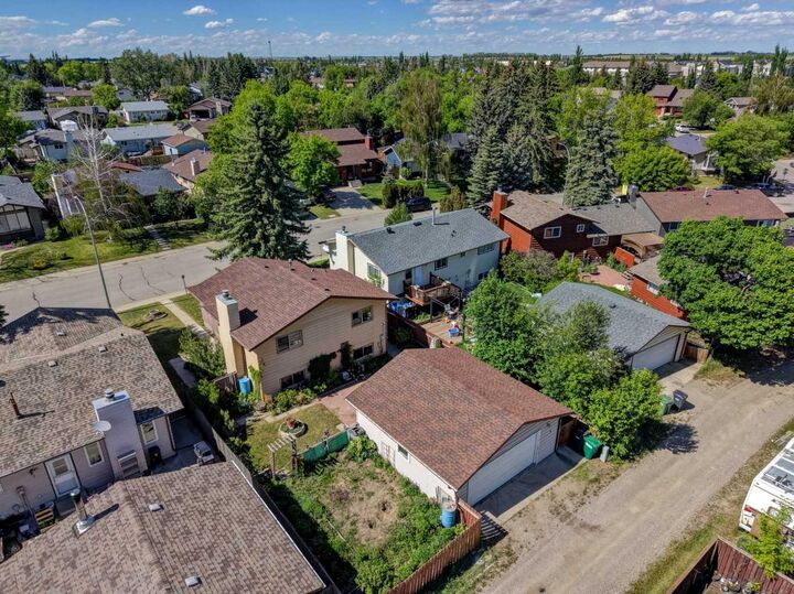9 Maple Leaf Road — photo 1