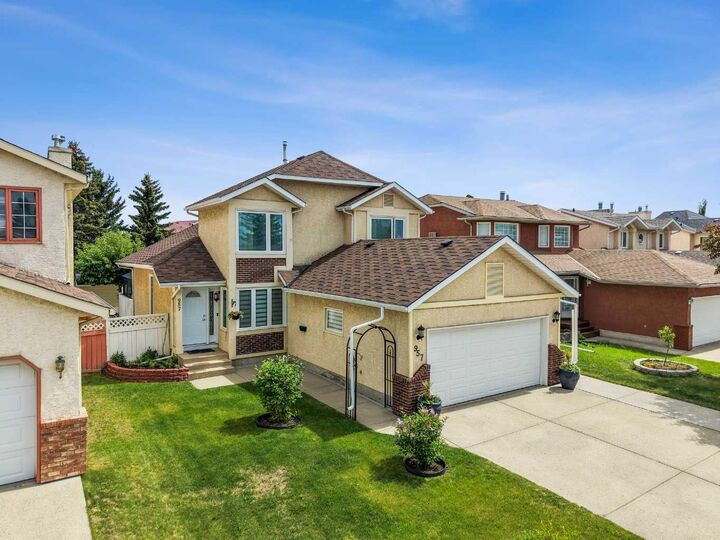 Property Photo:  957 Applewood Drive SE  AB T2A 7M7 