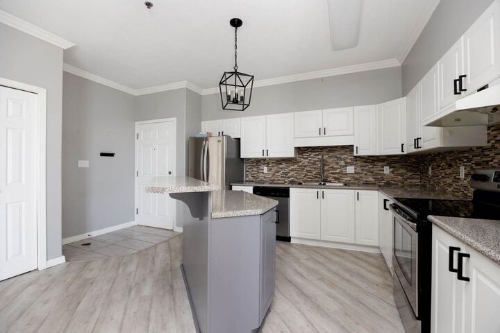 Property Photo:  1095 Timberline Drive 201  AB T9K 1Y7 