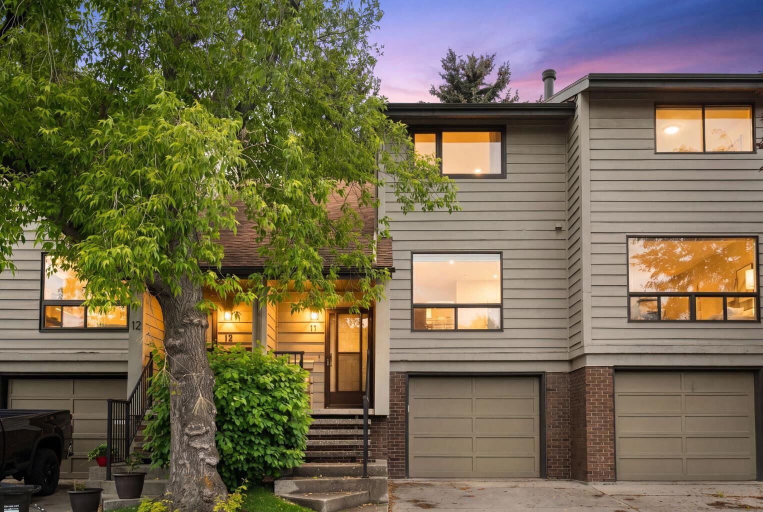 Property Photo:  3302 50 Street NW 11  AB T3A 2C6 