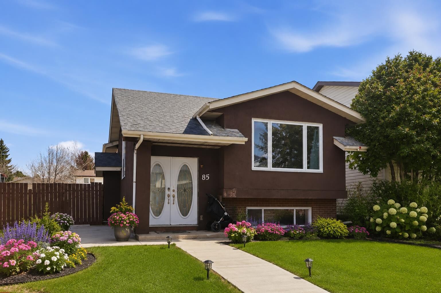Property Photo:  85 Abergale Close NE  AB T2A 6J2 