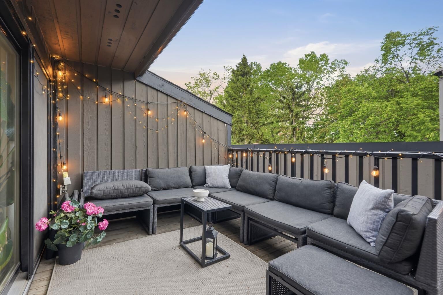 Property Photo:  616 24 Avenue SW 17  AB T2K 0K6 