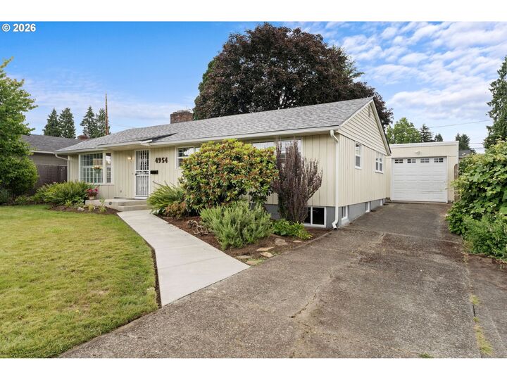 Property Photo: 4954 SE Willow St OR 97222