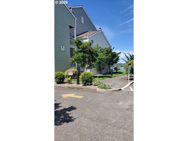 Property Photo: 129 N Hayden Bay Dr Bldg F OR 97217