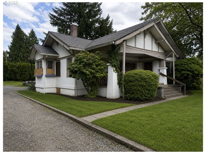 Property Photo: 21260 SE Stark St OR 97030